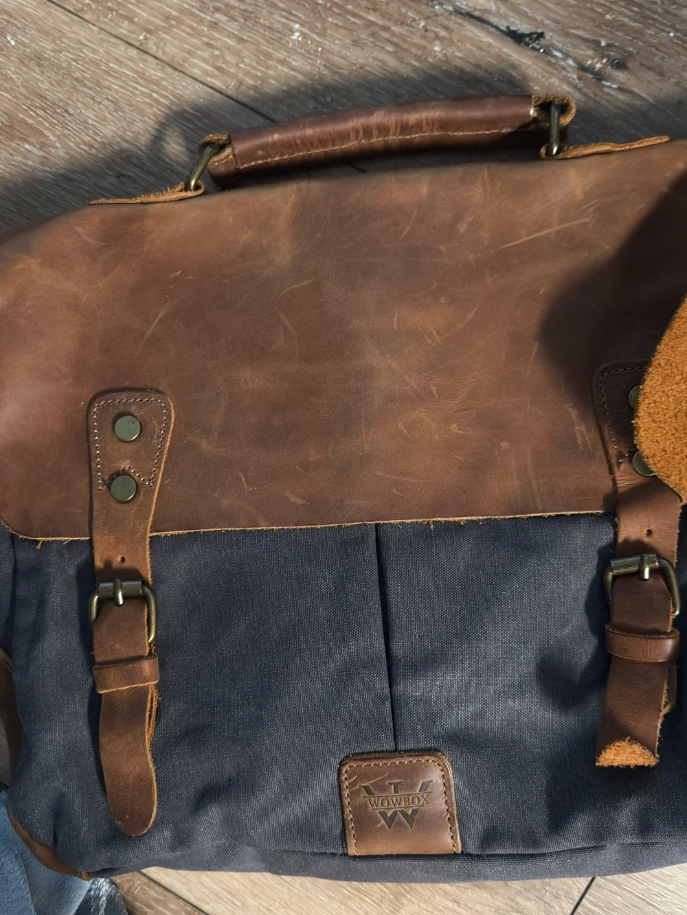 Wowbox brown messenger